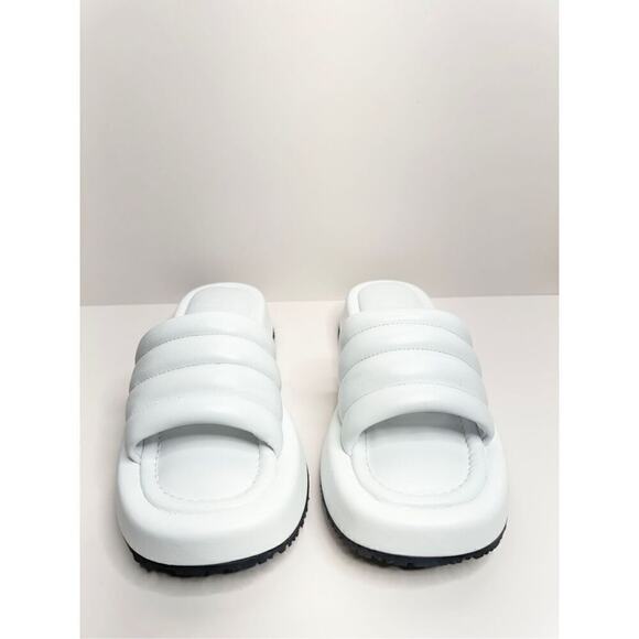 P448 Slides Size US 7 New With Box Womens White‎ Color Summer Sandals - Picture 5 of 12